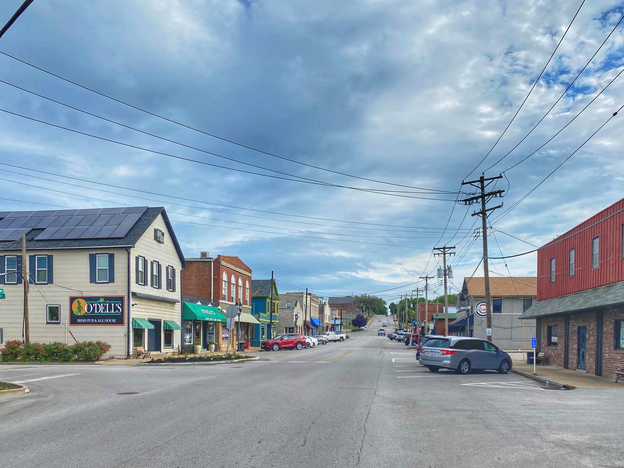 Restaurants and businesses along Central Avenue in downtown Eureka, Missouri
